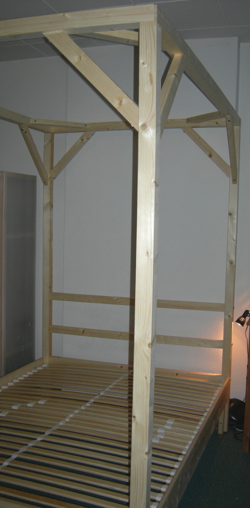 Fertiges Bett, mit Lattenrost